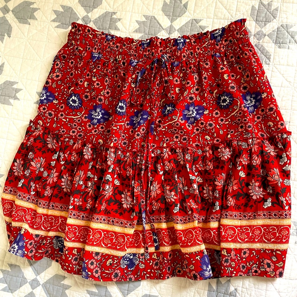 XL high rise floral skirt. Super breathable, stretchy and light!